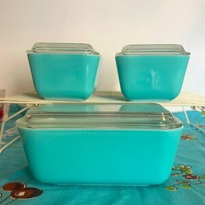 Pyrex Turquoise Refrigerator Set